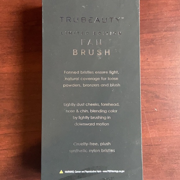 Brand new fan brush. - Picture 5 of 5